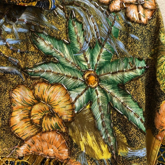 Beautiful flowered women’s blouse - Picture 2 of 3